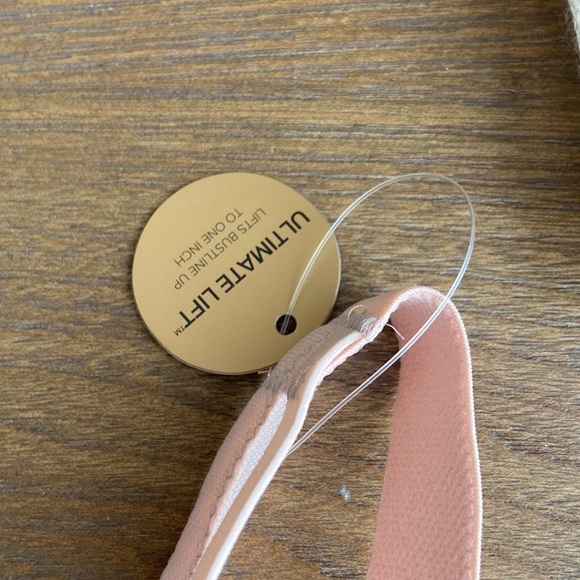 Wacoal semi sheer mesh bra with no wire ultimate lift. - Picture 4 of 7